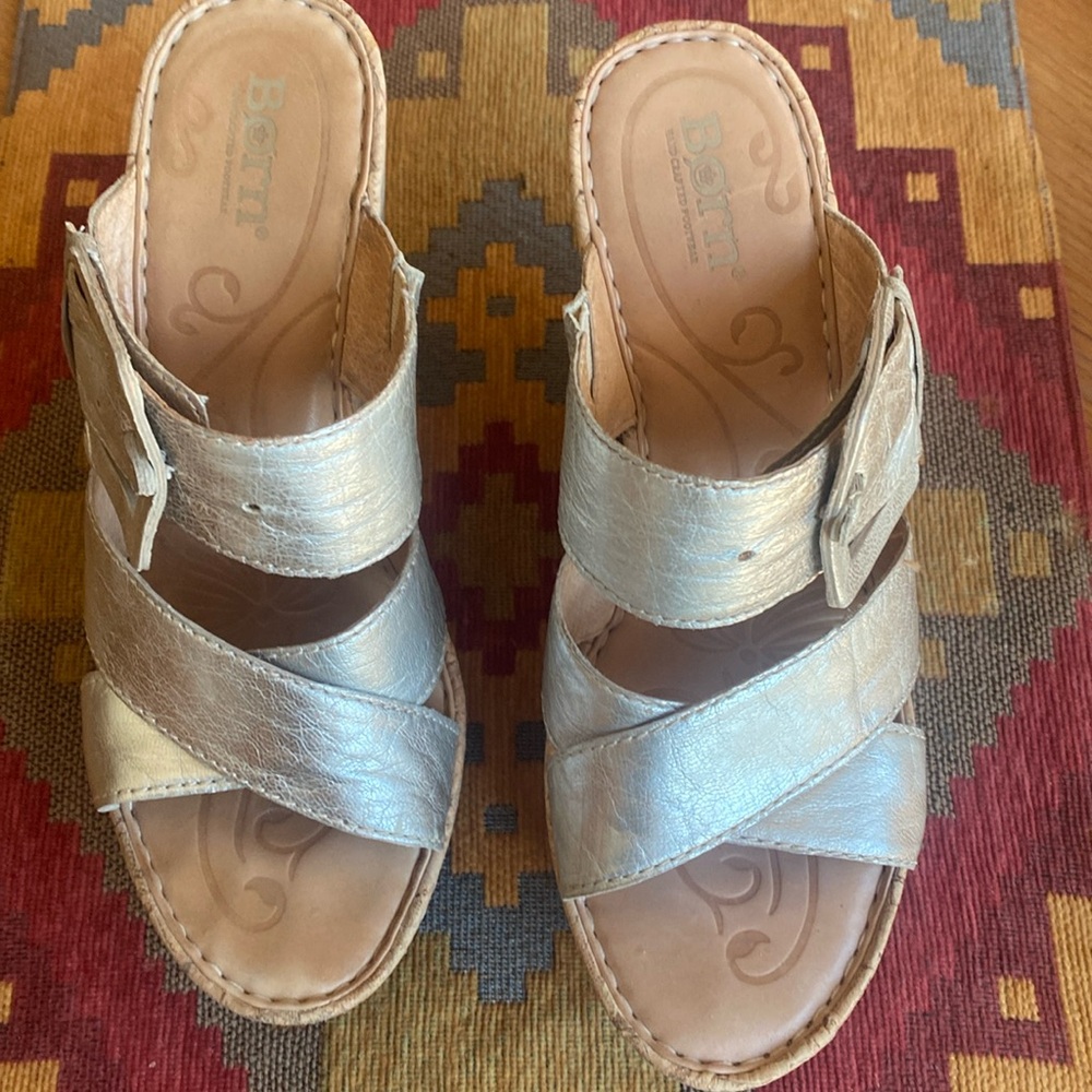 Born metallic wedges